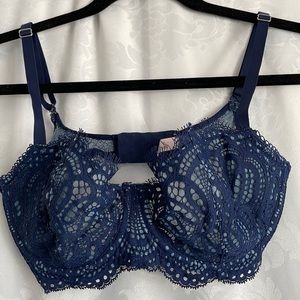 Victoria’s Secret blue on blue underwire no padding Sz 32 B